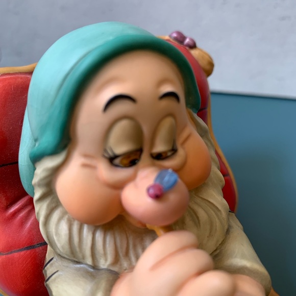 WDCC Snow White and The Seven Dwarfs - Picture 9 of 15